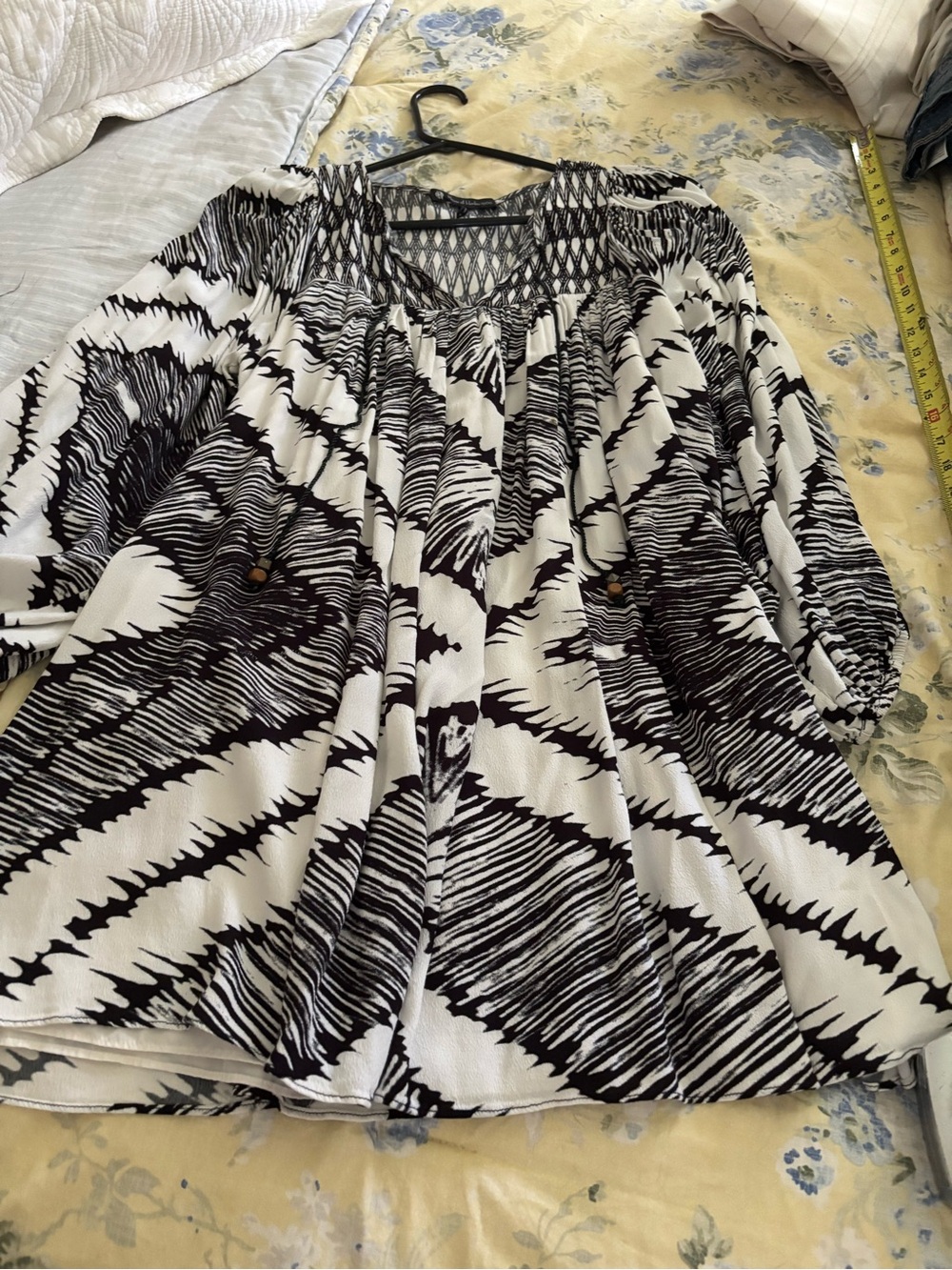 House of Harlow 1960 Black and White Geometric Print Top